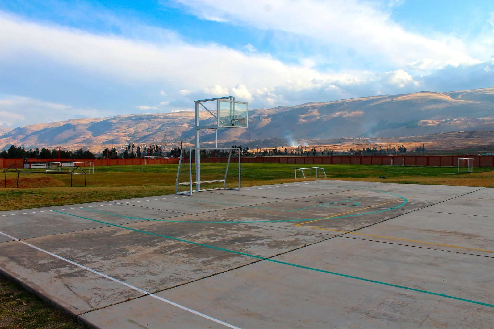 CAMPO DEPORTIVO (HUACHAC)