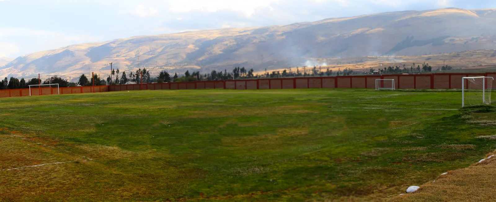CAMPO DEPORTIVO (HUACHAC)