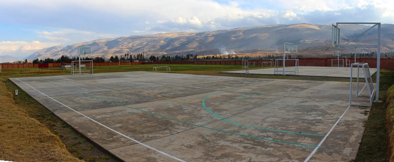 CAMPO DEPORTIVO (HUACHAC)